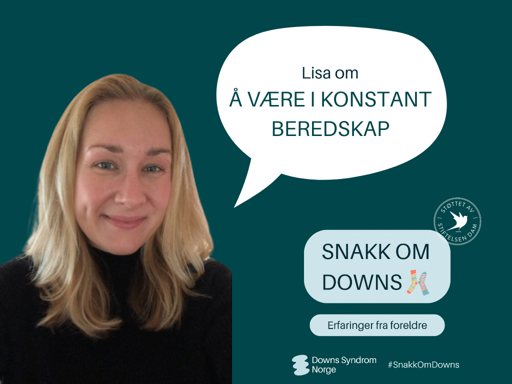 Kvinne som snakker i podkastepisode